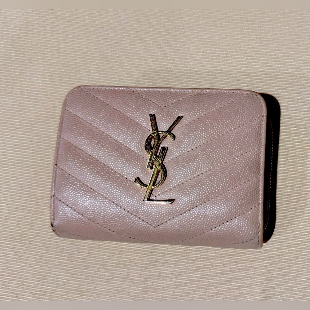 ✨Host Pick✨ Yves Saint Laurent Preloved Pale pink Quilted bifold Leather Wallet - Picture 2 of 16